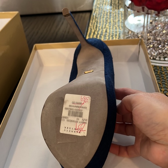 Brand new Sergio Rossi navy blue fabric heel perfect for any occasion - Picture 4 of 6